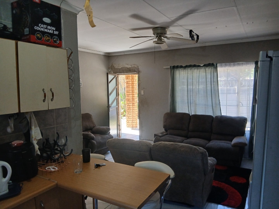 2 Bedroom Property for Sale in Oos Einde North West